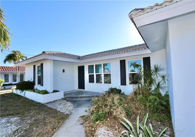 Photo 3 of Single family home for sale at 22 Bayview Blvd, Fort Myers Beach, FL 33931 | MLS# 226006350 | Listing updated on 2026-04-30