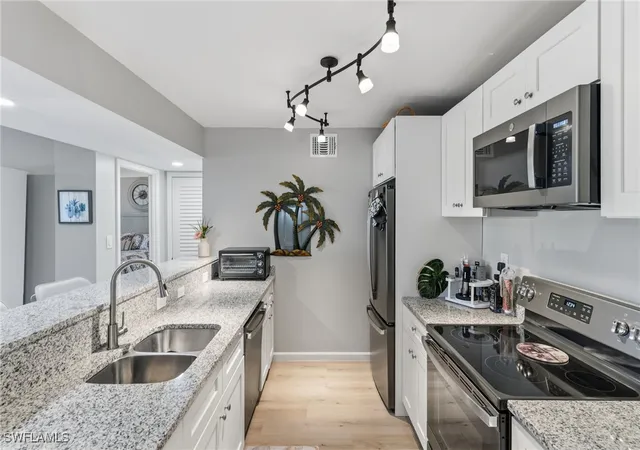 4th image of 555 Park Shore Dr #B109, Naples, FL 34103 | MLS# 226005100