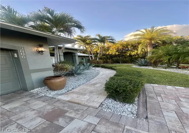 3rd image of 2806 Se 22Nd Pl, Cape Coral, FL 33904 | MLS# 2026007568