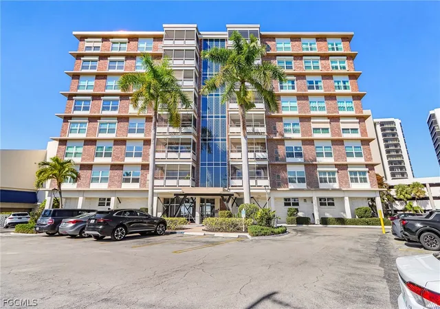 4th image of 2350 W 1St St, Fort Myers, FL 33901
