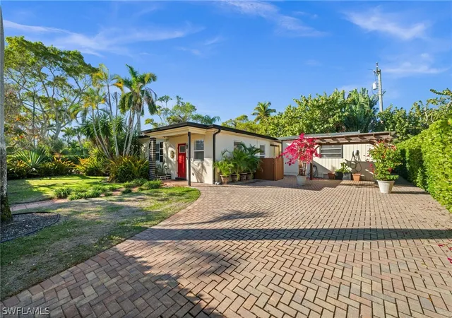 2nd image of 715 10th St N, Naples, FL 34102 | MLS# 226007083