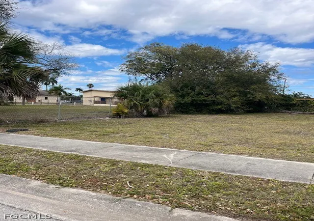 4th image of 2915 Price Ave, Fort Myers, FL 33916 | MLS# 2026008057