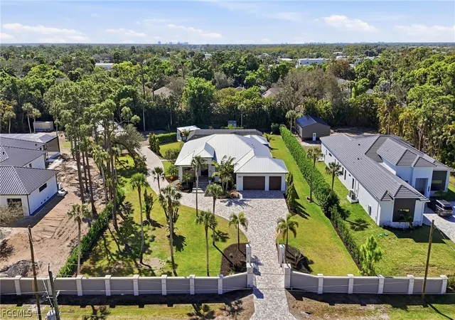 Photo 3 of Sale Pending at 5600 Briarcliff Rd, Fort Myers, FL 33912 | MLS# 2026008095 | Listing updated on 2026-08-31
