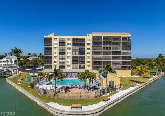 2nd image of 400 Lenell Rd #107, Fort Myers Beach, FL 33931 | MLS# 2026008119