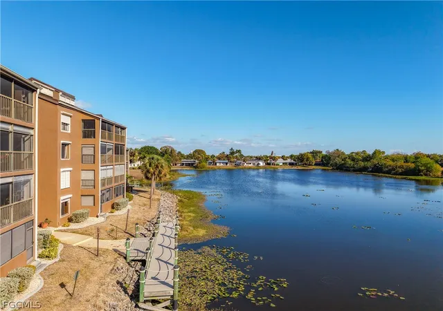 2nd image of 2067 W Lakeview Blvd, North Fort Myers, FL 33903