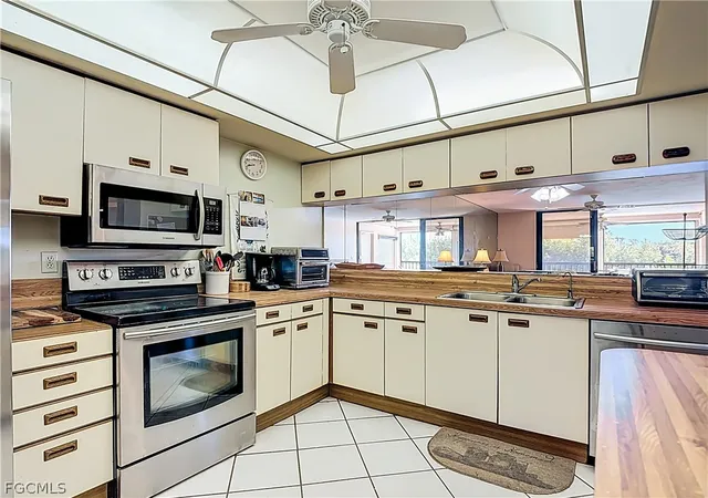 4th image of 2067 W Lakeview Blvd #9, North Fort Myers, FL 33903 | MLS# 2026008135