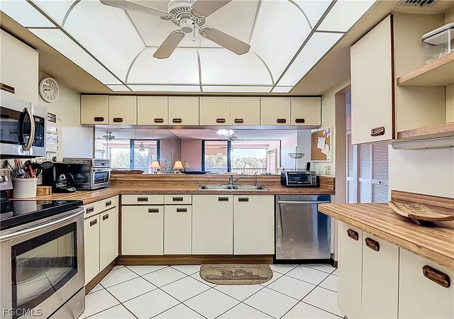 5th image of 2067 W Lakeview Blvd #9, North Fort Myers, FL 33903 | MLS# 2026008135