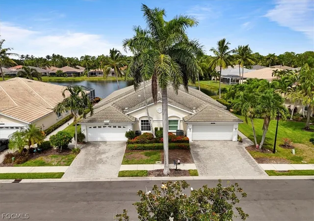 Photo 2 of Townhouse for sale at 7685 Bay Lake Dr, Fort Myers, FL 33907 | MLS# 2026008298 | Listing updated on 2026-08-11