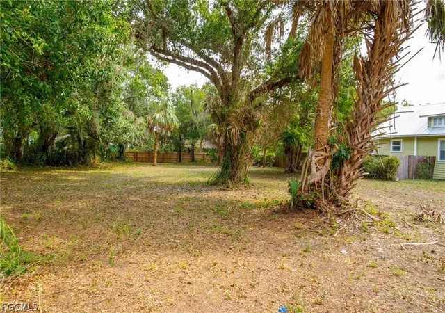 2nd image of 2753 2nd St, Fort Myers, FL 33916 | MLS# 2026008347