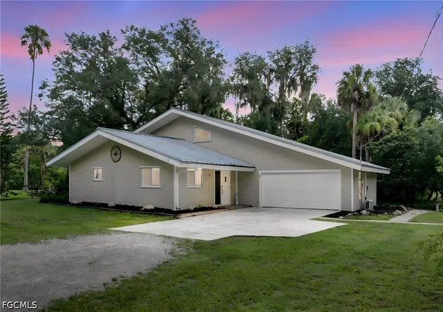 Photo 1 of Single family home for sale at 4613 Orange River Loop Rd, Fort Myers, FL 33905 | MLS# 2026008400 | Listing updated on 2026-07-22