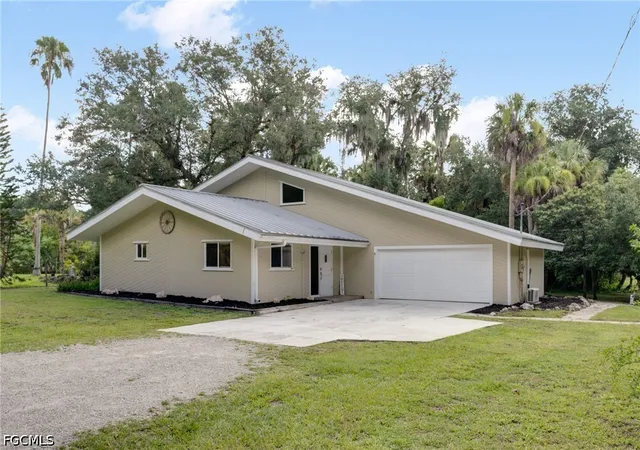 Photo 2 of Single family home for sale at 4613 Orange River Loop Rd, Fort Myers, FL 33905 | MLS# 2026008400 | Listing updated on 2026-07-22
