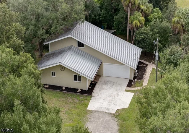 Photo 3 of Single family home for sale at 4613 Orange River Loop Rd, Fort Myers, FL 33905 | MLS# 2026008400 | Listing updated on 2026-07-22