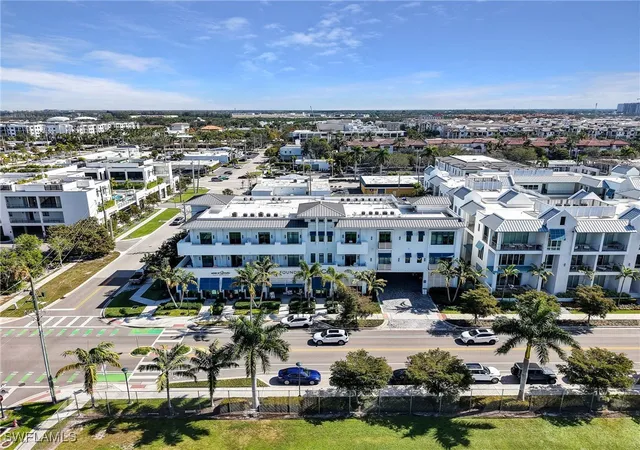 2nd image of 101 8Th St S, Naples, FL 34102