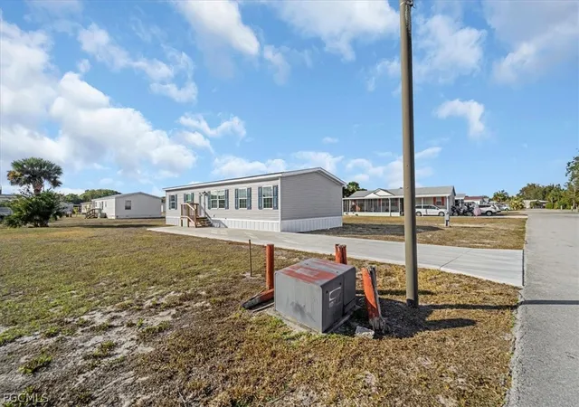 2nd image of 864 Yacht Club Wy Nw, Moore Haven, FL 33471 | MLS# 2026008587
