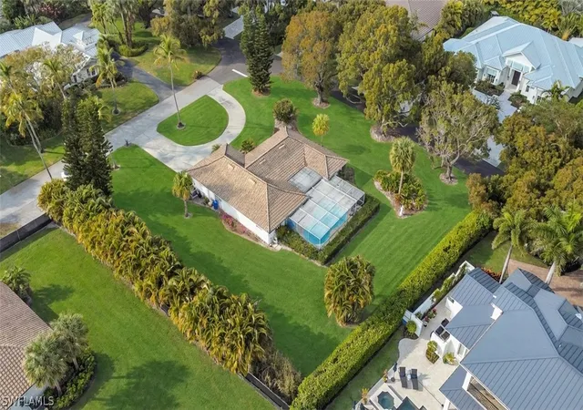 2nd image of 690 Murex Dr, Naples, FL 34102 | MLS# 226007174