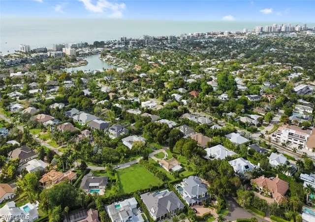 4th image of 690 Murex Dr, Naples, FL 34102 | MLS# 226007174