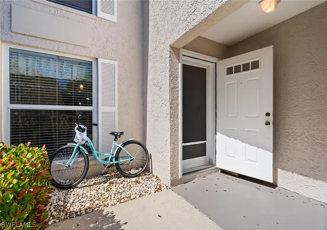 Listing Photo 4 - Condo for sale in building located at 821 Gulf Pavilion Dr, Naples, FL 34108 - Unit #106