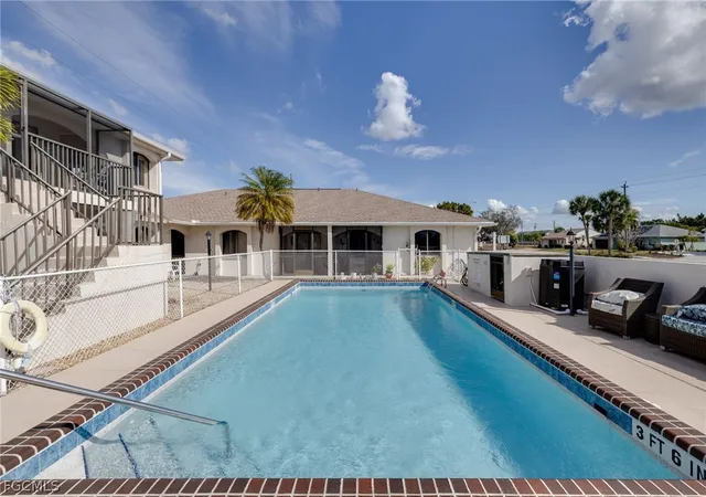 Homes for sale in Cape Coral, FL | 1113 Cape Coral Parkway, Cape Coral, FL 33914 | Houzeo