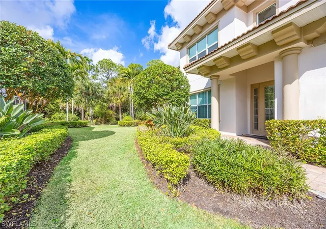 2nd image of 7825 Hawthorne Dr, Naples, FL 34113