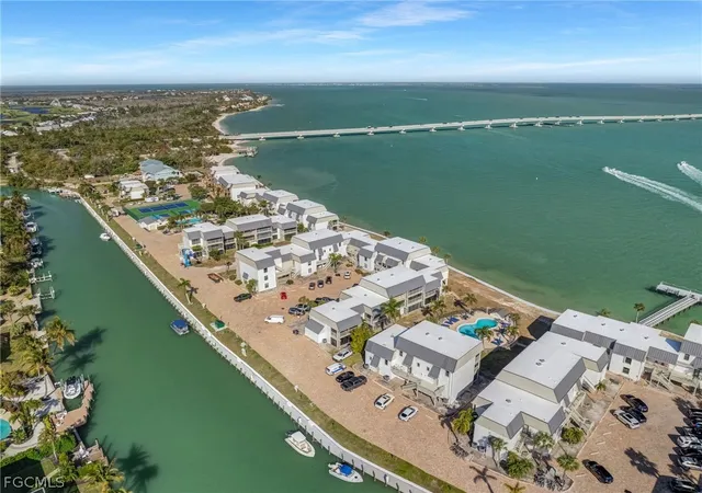 2nd image of 760 Sextant Dr, Sanibel, FL 33957