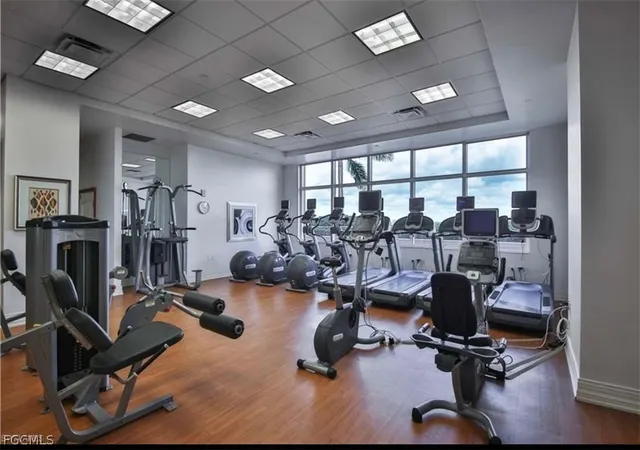 2nd image of 2090 W First St, Fort Myers, FL 33901
