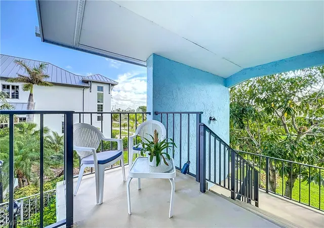 3rd image of 1065 8Th St S, Naples, FL 34102