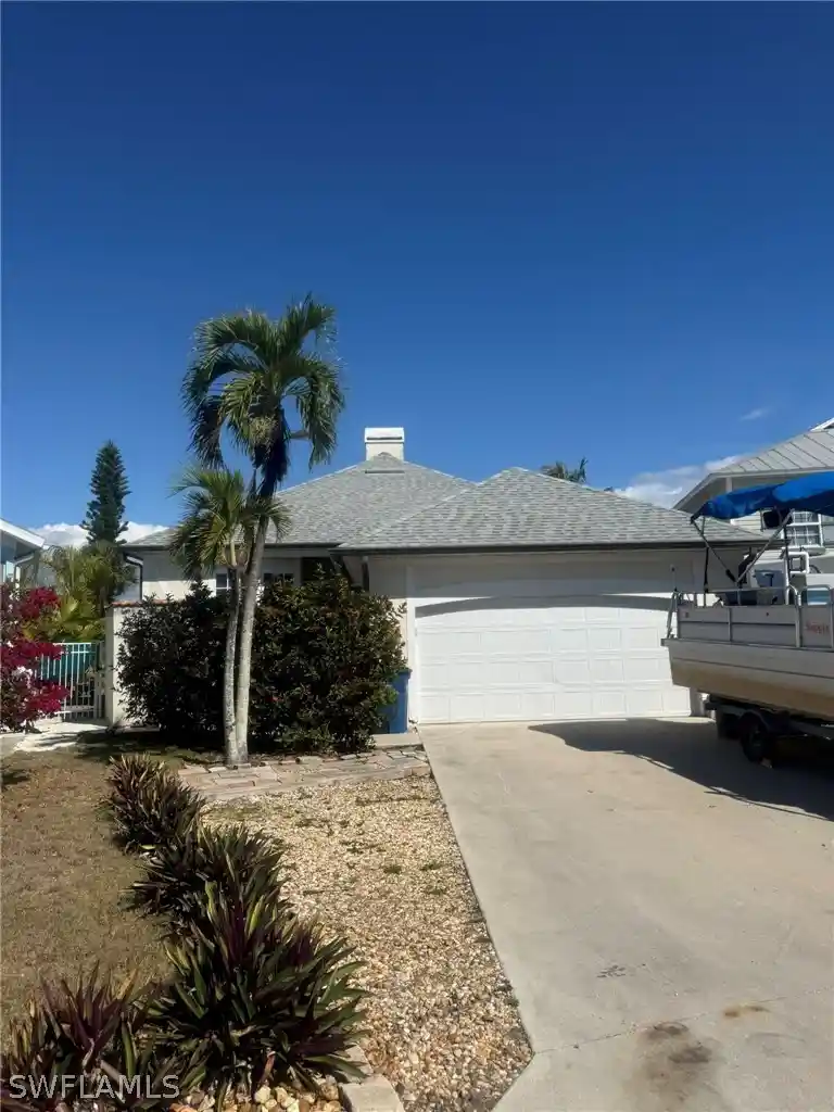Photo 1 of Single family home for sale at 6062 Waterway Bay Dr, Fort Myers, FL 33908 | MLS# 226008329 | Listing updated on 2026-10-26