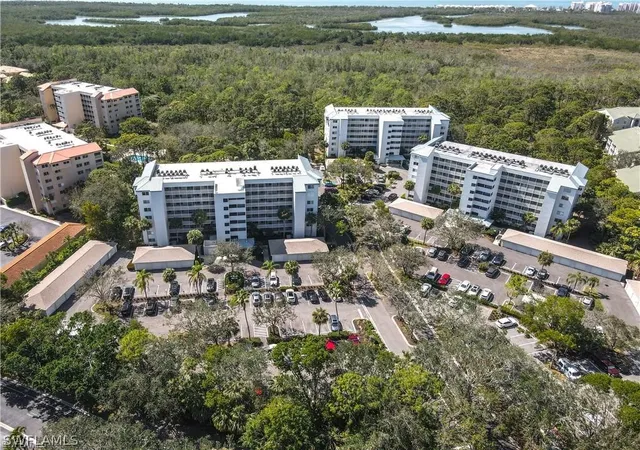 Listing Photo 5 - Condo for sale in building located at 290 Naples Cvs Dr, Naples, FL 34110 - Unit #2402