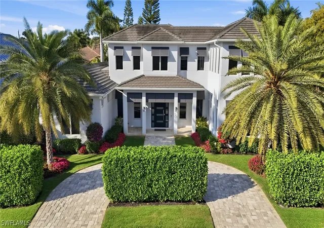 2nd image of 725 Harbour Dr, Naples, FL 34103 | MLS# 226008304