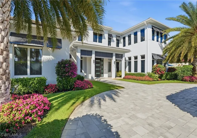 3rd image of 725 Harbour Dr, Naples, FL 34103 | MLS# 226008304