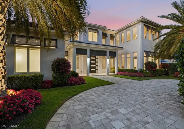 5th image of 725 Harbour Dr, Naples, FL 34103 | MLS# 226008304