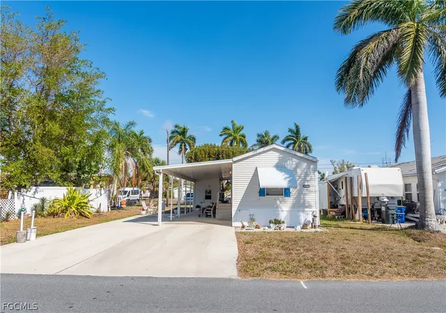 Photo 3 of Manufactured home for sale at 12130 Palm Dr, Fort Myers, FL 33908 | MLS# 2026009348 | Listing updated on 2026-03-05
