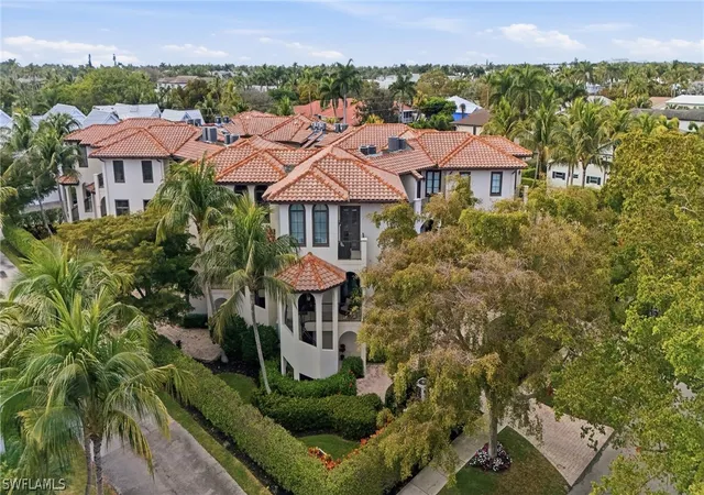 4th image of 1008 7Th St S #B1, Naples, FL 34102 | MLS# 226006477