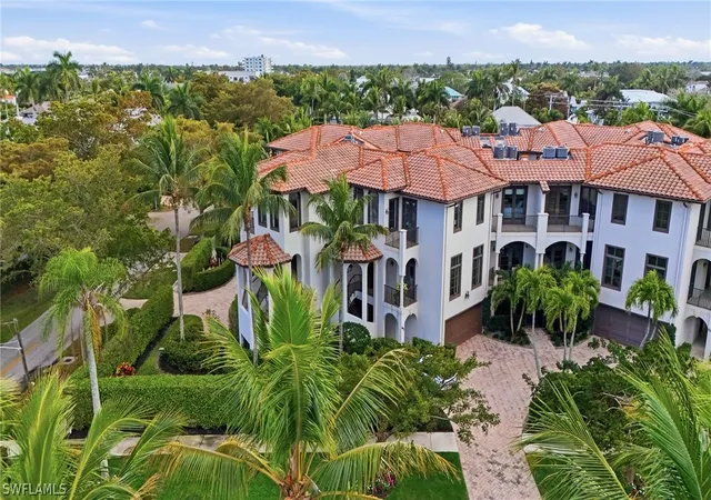 5th image of 1008 7Th St S #B1, Naples, FL 34102 | MLS# 226006477
