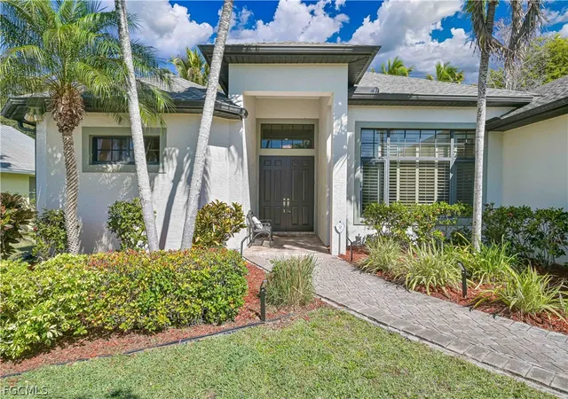 Photo 3 of Sale Pending at 6905 Highland Park Cir, Fort Myers, FL 33966 | MLS# 2026009631 | Listing updated on 2026-08-03