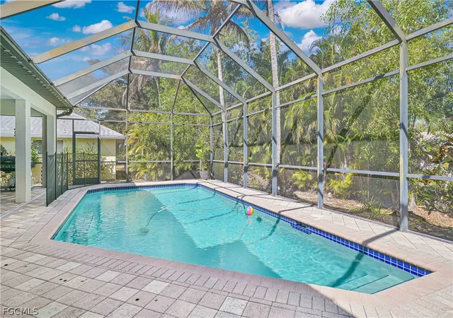 Photo 4 of Sale Pending at 6905 Highland Park Cir, Fort Myers, FL 33966 | MLS# 2026009631 | Listing updated on 2026-08-03