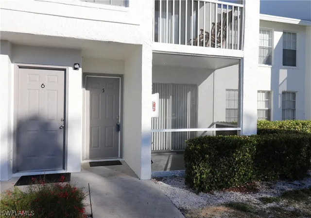 3rd image of 142 Santa Clara Dr, Naples, FL 34104