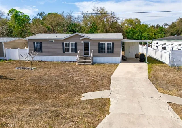 Homes for sale in North Fort Myers, FL | 7638 Peyraud Dr, North Fort Myers, FL 33917 | MLS# 2026009668