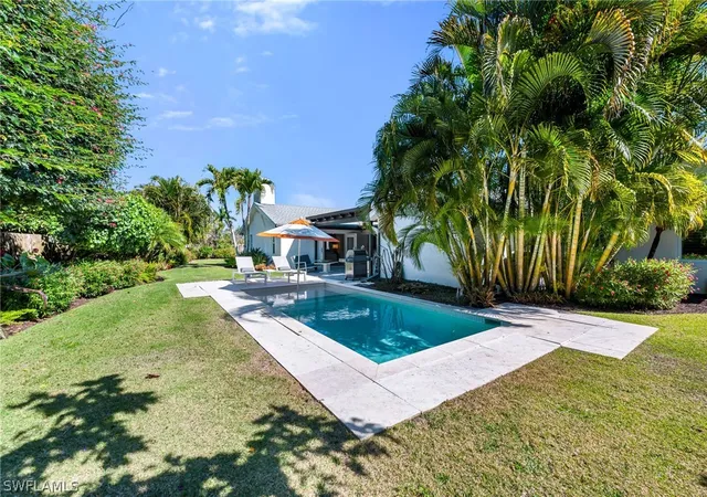 Photo 3 of Single family home for sale at 1471 Murex Dr, Naples, FL 34102 | MLS# 226006999 | Listing updated on 2026-10-04