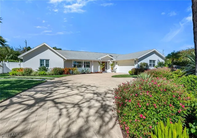 Photo 4 of Single family home for sale at 1471 Murex Dr, Naples, FL 34102 | MLS# 226006999 | Listing updated on 2026-10-04