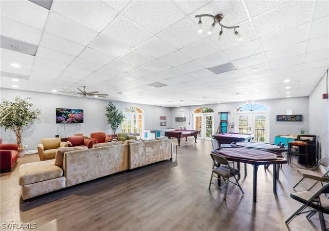 image of 25000 Tamiami Trl E, Naples, FL 34114