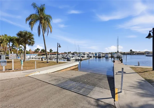 image of 25000 Tamiami Trl E, Naples, FL 34114