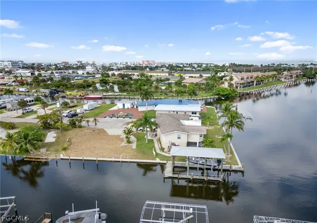 3rd image of 870 Oak St, Fort Myers Beach, FL 33931 | MLS# 2026010270