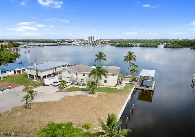 5th image of 870 Oak St, Fort Myers Beach, FL 33931 | MLS# 2026010270