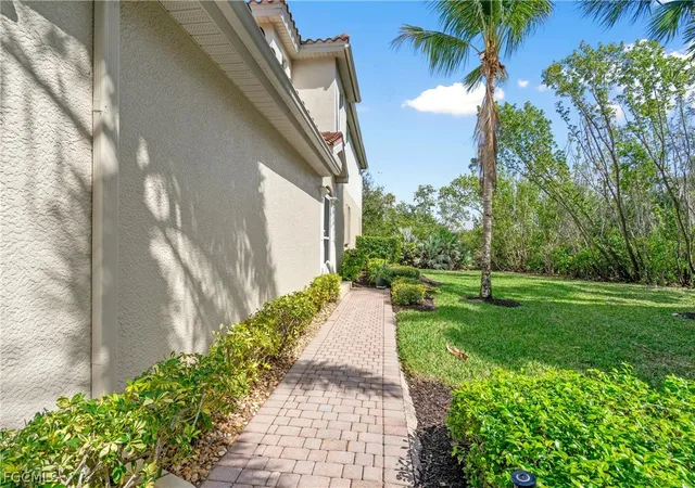 Listing Photo 4 - Condo for sale in building located at 14941 Reflection Key Cir, Fort Myers, FL 33907 - Unit #622