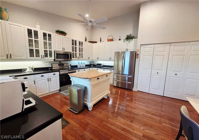 Listing Photo 4 - Condo for sale in building located at 6775 Huntington Lakes Cir, Naples, FL 34119 - Unit #202