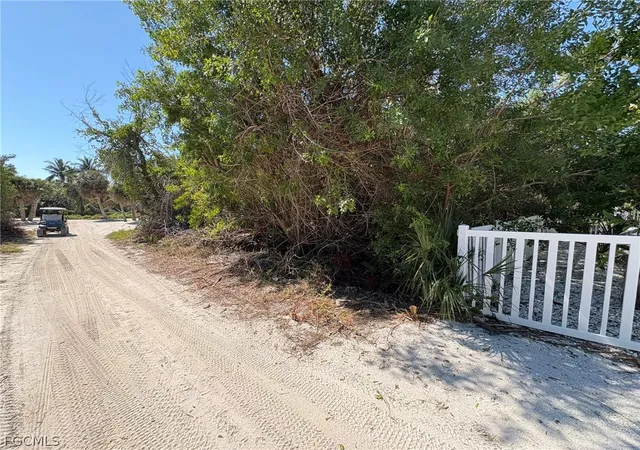 2nd image of 516 Longboat Cir, Captiva, FL 33924 | MLS# 2026010425