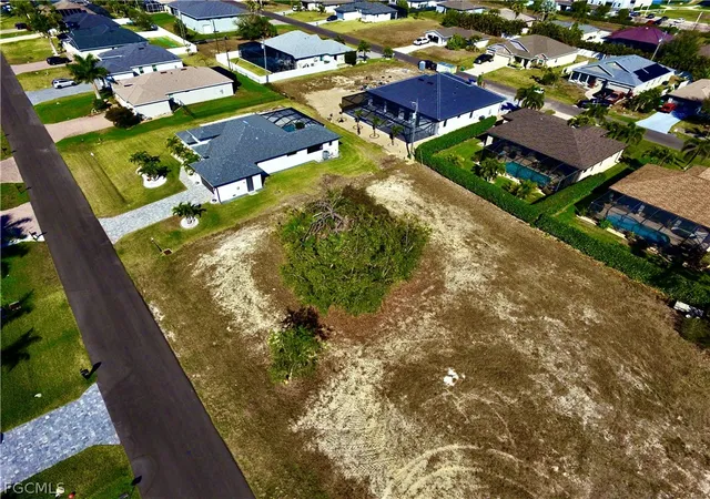Photo 4 of Sale Pending at 1727 SW 39th Street, Cape Coral, FL 33914 | MLS# 2026010439 | Listing updated on 2026-09-29