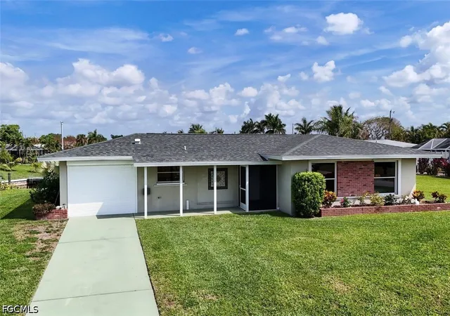 Photo 3 of Sale Pending at 1721 SE 29th Lane, Cape Coral, FL 33904 | MLS# 2026010567 | Listing updated on 2026-07-09