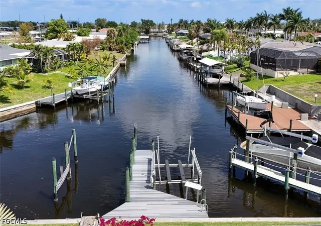 Photo 4 of Sale Pending at 1721 SE 29th Lane, Cape Coral, FL 33904 | MLS# 2026010567 | Listing updated on 2026-07-09
